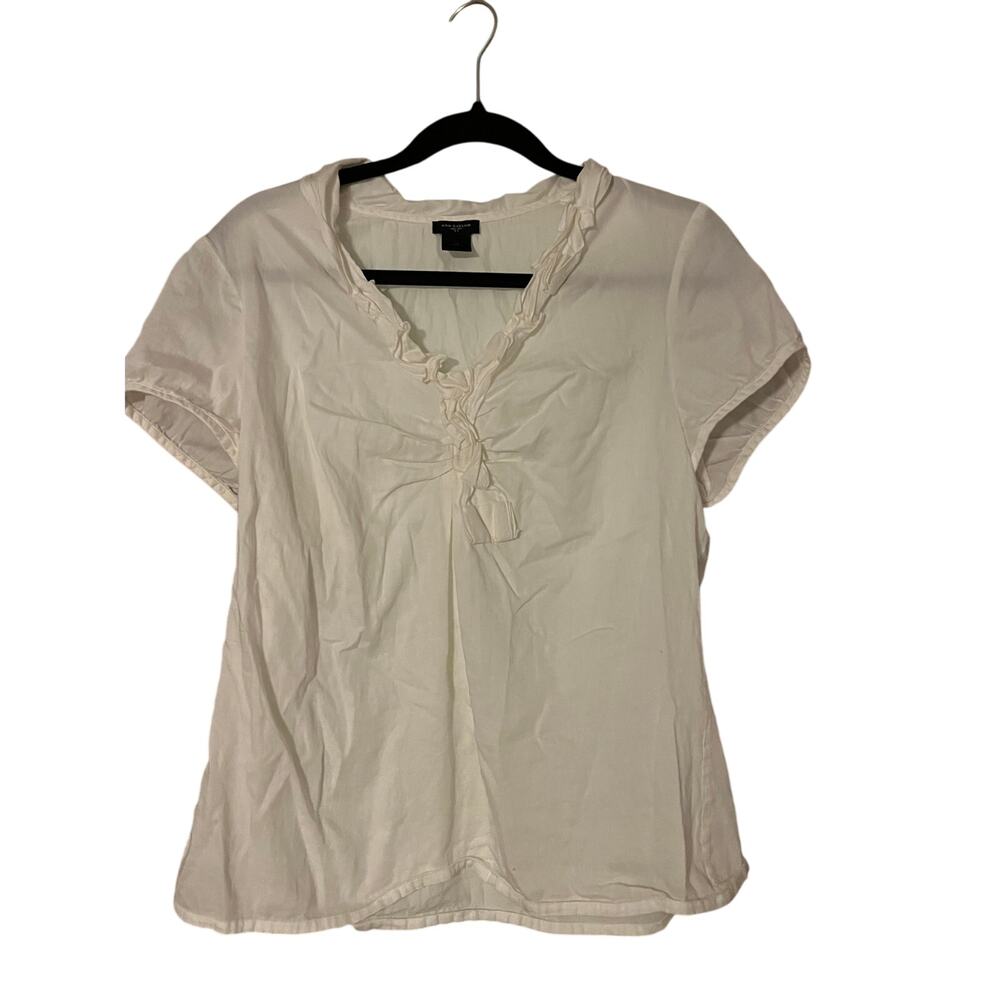 “Classic Crisp” – Ann Taylor White Button-Up Shirt (Size 14)